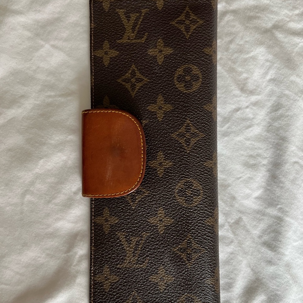 Authentic luis vuitton wallet used good condition